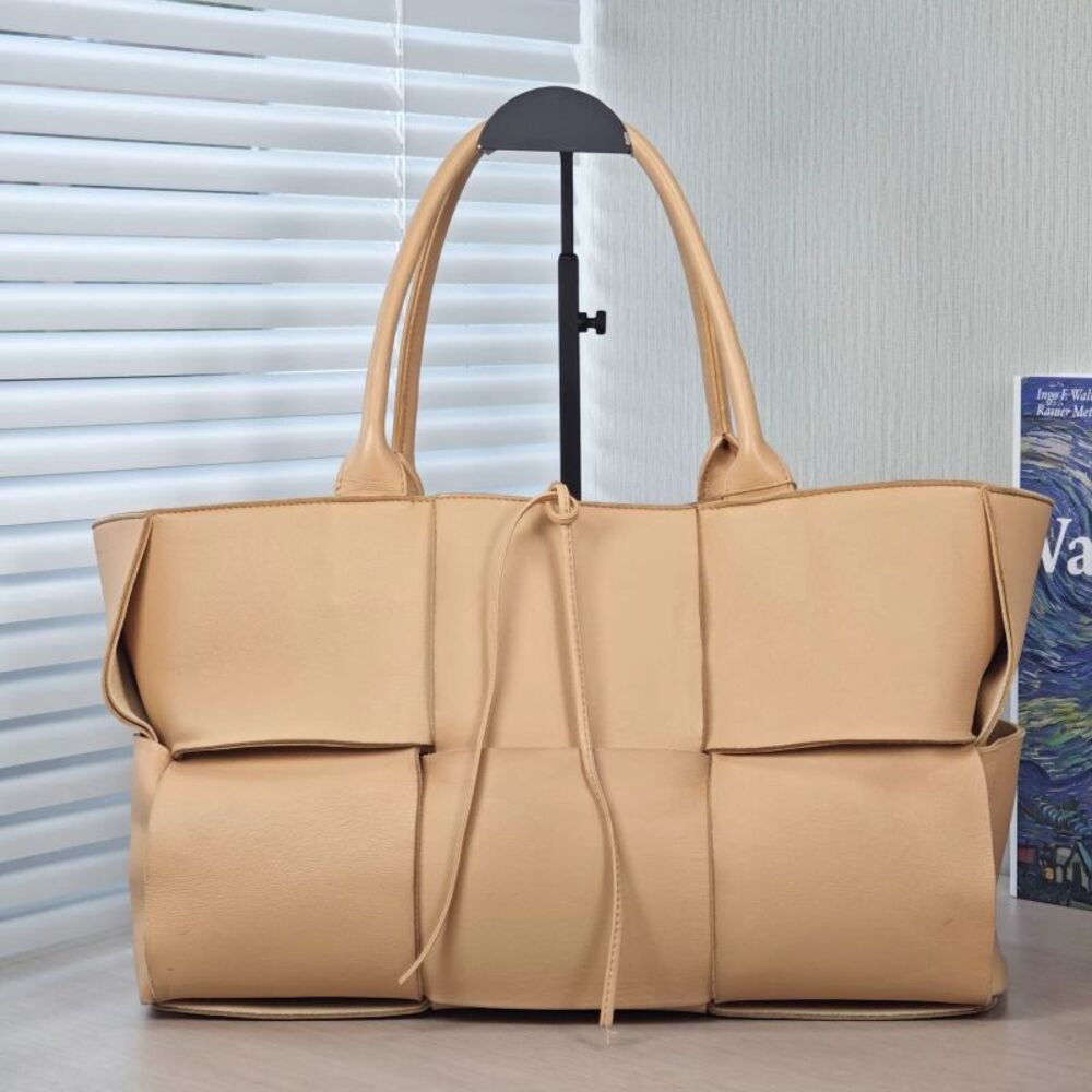 Bv Women Pre-Loved Bag Very Good Condition